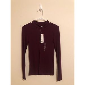 Uniqlo Ribbed Turtle Neck NWT